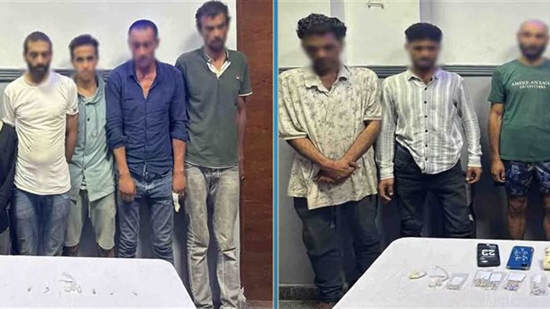 المتهمين و أمامهم