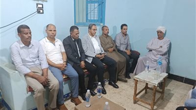 محافظ قنا يقدم واجب العزاء في شهيد العمل بقرية المراشدة