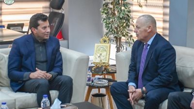 أشرف صبحي لـ