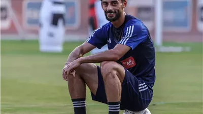 بعد غيابه في عهد ريبيرو.. عبد القادر يظهر مجددًا بمران الأهلي الجماعي