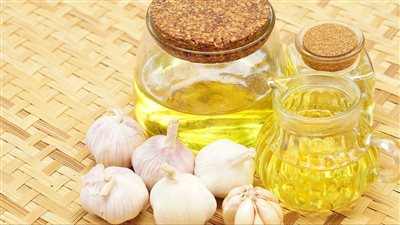 زيت الثوم..تركيبة طبيعية مذهلة لراحة القدمين وصحة الجسم والاسترخاء 