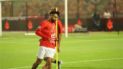 حازم إمام يكشف عن الفارق بين مستوى محمد صلاح مع المنتخب وليفربول 