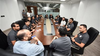 أوسكار يراجع حالات الـ VAR مع الحكام .. مستغلًا التوقف الدولي