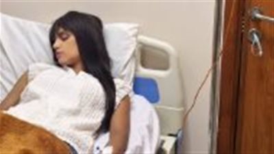 ابن فاطيما خليل ينشر صورة لوالدته من المستشفى: 