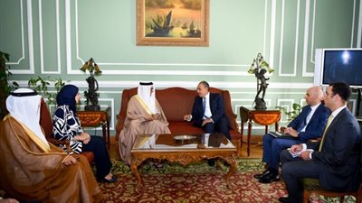 وزير الخارجية يستقبل نظيره البحريني لتعزيز العلاقات الثنائية