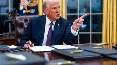 ترامب يوقع أمرا تنفيذيا لخفض الرسوم الجمركية على السيارات اليابانية