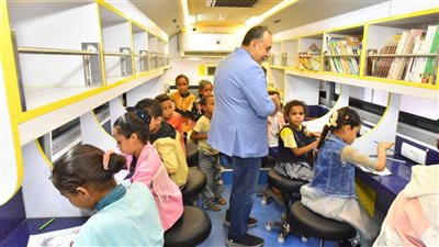 محافظ أسيوط يشهد الكرنفال السنوي لتوزيع 120 حقيبة مدرسية على الأيتام