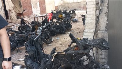 حريق يلتهم معرض دراجات نارية بمنطقة جليم اتي بالإسكندرية 