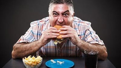 التوتر وضغوطات الحياة اليومية تؤدي إلى الإفراط في تناول الطعام ..دراسة جديدة