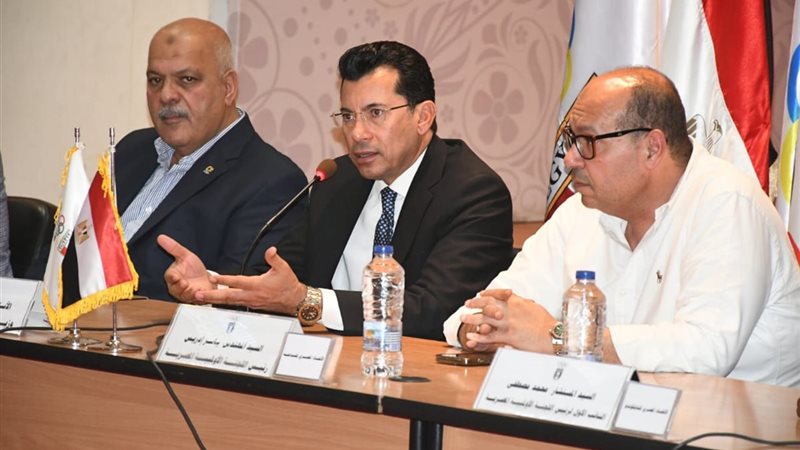 وزير الشباب والرياضة