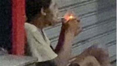 الأمن يفحص فيديو لشاب يشعل سيجارة مخدرات علنا في شارع التحرير بالدقي 