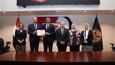 أعضاء نموذج محاكاة برلمان الشيوخ ينضمون لدورة 