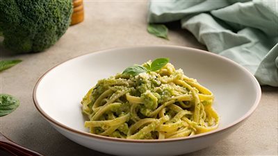 خطوات بسيطة لتحضير مكرونة الأفوكادو في أقل من 15 دقيقة