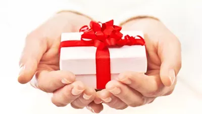 دار الإفتاء: رد الهدية بدون سبب شرعي مخالفة لهدي النبي ويُورث الكراهية