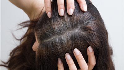 ممثلة صينية تثير الجدل بعلاج جديد لعكس الشيب وإعادة لون الشعر