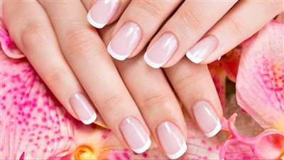نمو الأظافر بسرعة:طرق طبيعية للحصول على أظافر قوية ولامعة وطويلة 