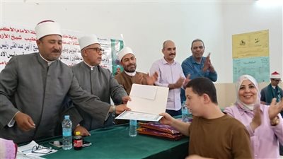 منطقة بني سويف الأزهرية تحتفل بذكرى المولد النبوى وتكرم أوائل الشهادات 