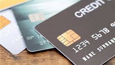 البطاقات البنكية.. تسهيلات متعددة وخيارات تناسب كل عميل