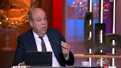 وزير الطيران: مطار القاهرة يعاني كثرة نقاط التفتيش.. ونعمل على تخفيف الإجراءات