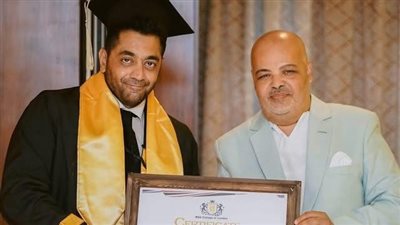 بالدكتوراة الفخرية .. تكريم أحمد فلوكس من لندن|صور