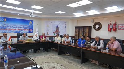 رئيس جهاز مدينة سوهاج الجديدة يلتقي عدداً من أصحاب المصانع لمناقشة مطالبهم 