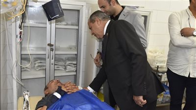 محافظ بورسعيد: توجيهات بالرعاية الطبية لمصابي حادث الطريق الدولي الساحلي