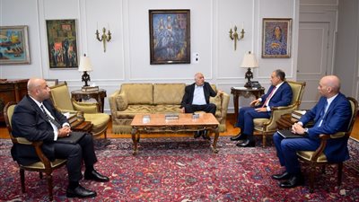 وزير الخارجية يستقبل أمين سر اللجنة المركزية لحركة فتح الفلسطينية 