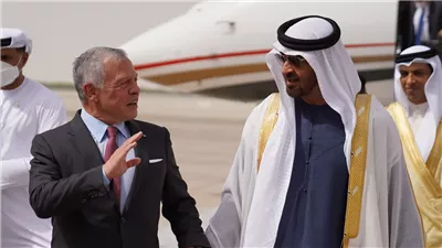 محمد بن زايد يستقبل العاهل الإردني في مطار البطين بأبوظبي