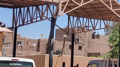 سقوط عمود كهرباء بمستشفي قفط التخصصى قبيل زيارة وزير الصحة بساعات