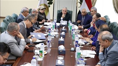 الوطنية للصحافة تناقش المشاكل المالية والإدارية والطباعية بالمؤسسات القومية