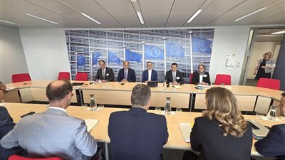 وزير الاستثمار يلتقي المفوض الأوروبي للتجارة لبحث تطور العلاقات التجارية 