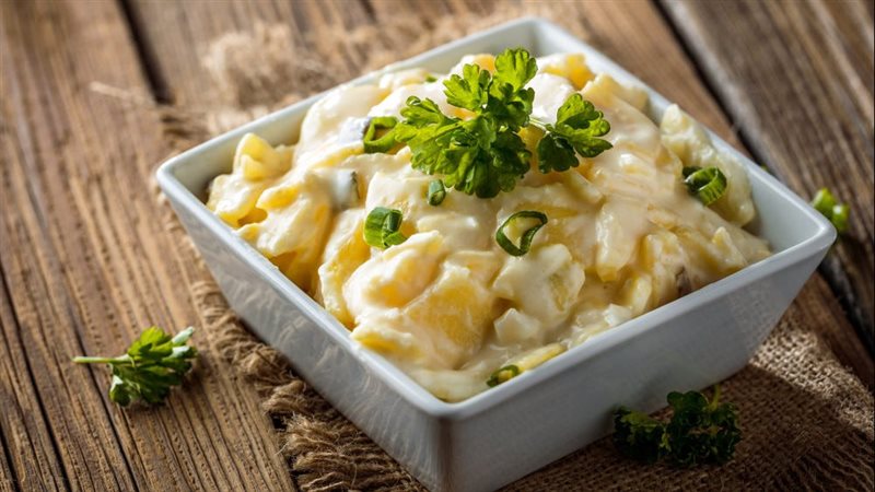 سلطة البطاطس بالمايونيز