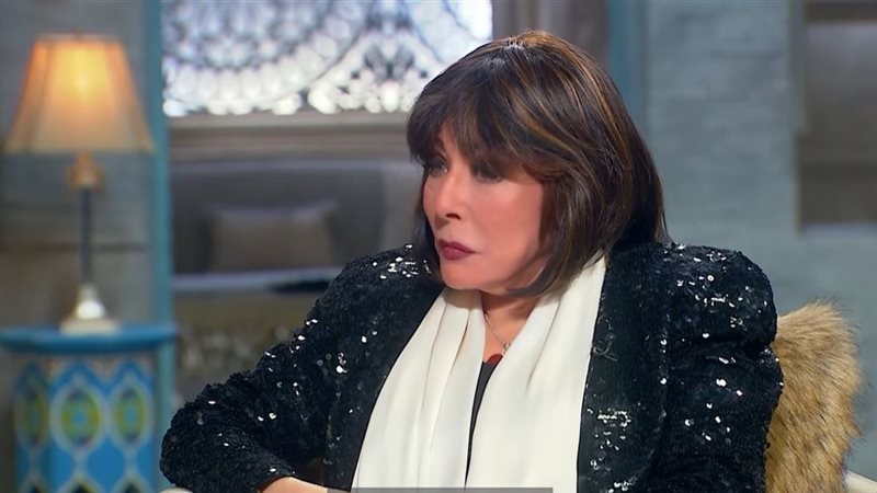 لبنى عبد العزيز