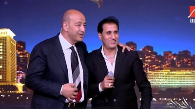 «آه لو لعبت يا زمالك واتغيرت الأحوال» .. دويتو غنائي يجمع عمرو أديب وأحمد شيبة