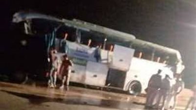 وفاة 3 أشخاص وإصابة 34 آخرين فى انقلاب أتوبيس على الطريق الصحراوي بالأقصر