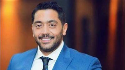  الجامعة البريطانية تحسم الجدل بعد إعلان فلوكس حصوله على الدكتوراه الفخرية