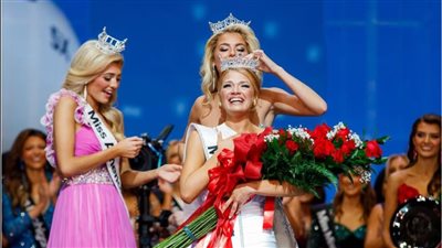 بإطلالة أنيقة.. كاسي دونيغان تفوز بلقب ملكة جمال أمريكا 