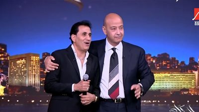 عمرو أديب: بحب حلقات البرنامج اللي فيها طرب.. وبقوم أرقص|فيديو 