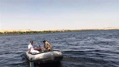 أثارت ذعـر المواطنين.. محافظ أسوان يتابع ظهور بقعة سولار بمجرى نهر النيل