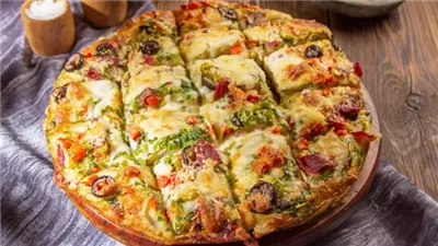 فطيرة السجق والجبن: غداء سريع ولذيذ للعائلة بألذ طعم في دقائق 