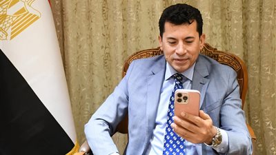 أشرف صبحي يطمئن على بعثة منتخب مصر استعدادًا للقاء بوركينا فاسو