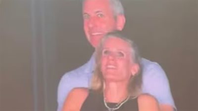 ليست القبلة السبب.. تطور مفاجئ في قصة طلاق كريستين كابوت عالمة الفلك السابقة