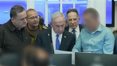 صورة تجمع نتنياهو وكاتس أثناء متابعة عملية اغتيال قيادات حماس في الدوحة