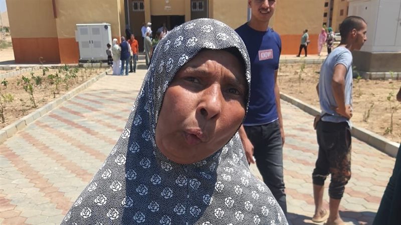 سيدة تكلب أنبوبة
