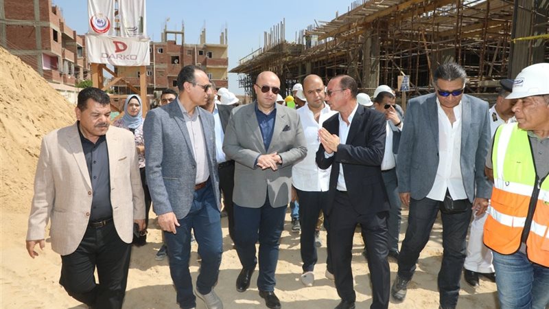 محافظ بنى سويف أثناء