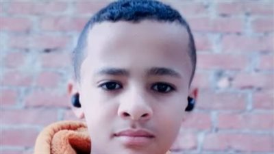 صورته تشعل مواقع التواصل.. مصرع طفل علي الطريق أثناء توجهه إلي الدرس 