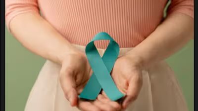 شعورك بالشبع مبكرًا علامة على الإصابة بسرطان المبيض