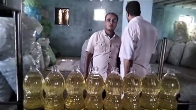 ضبط كيان مخالف لتصنيع وتعبئة الزيوت بالمنيا