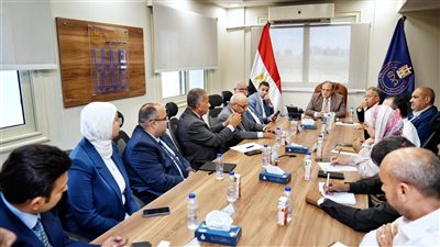 هيئة الدواء تجتمع مع جهاز الدمغة الطبية لمناقشة تحديات دعم الصناعة الوطنية