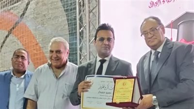 نقابة الأطباء تكرم وكيل وزارة الصحة بسوهاج            